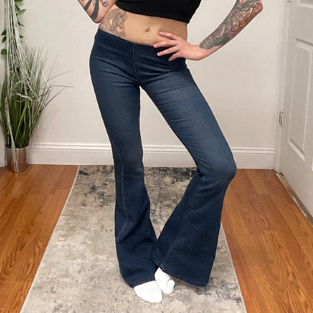 Free People Stretch Low Rise Denim Flare Jeans Medium Wash Size 25 Blue